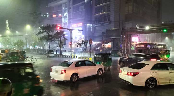 রাজধানীসহ দেশের বিভিন্নস্থানে ঝুম বৃষ্টি, সঙ্গে শিলা